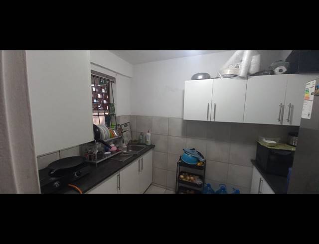 1.5 BEDROOM FLAT FOR SALE IN OVERPORT